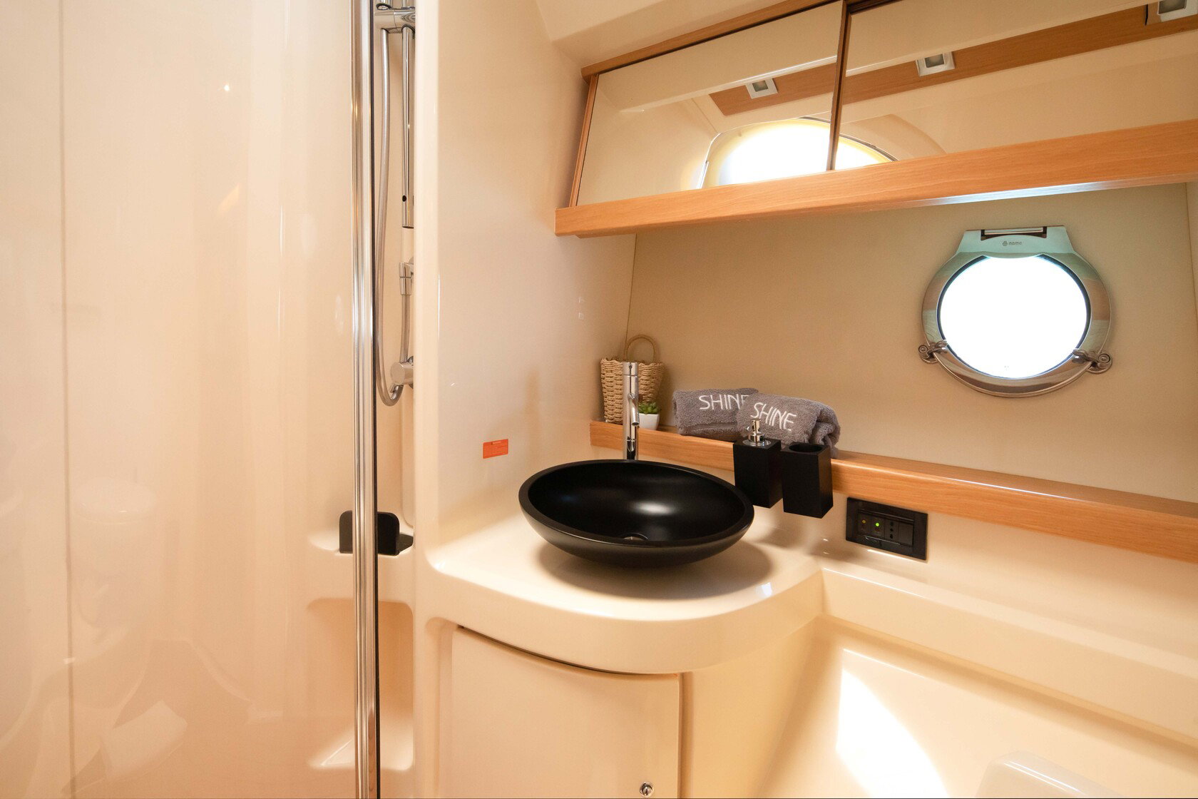 Azimut 43
