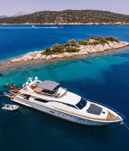 Ferretti 810