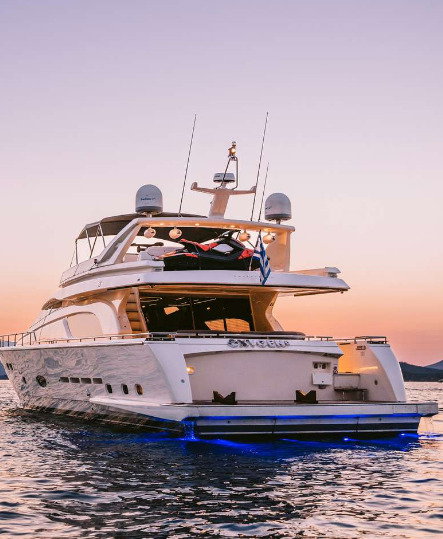 Ferretti 810