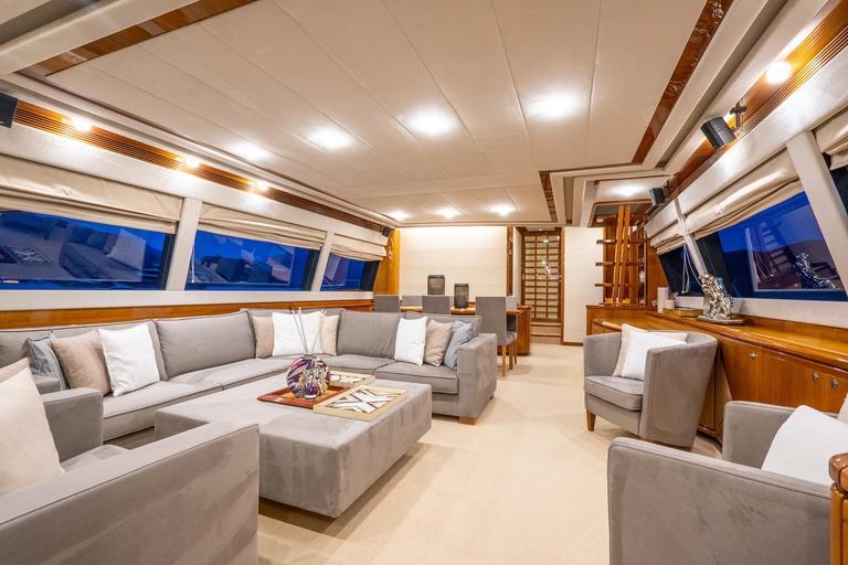 Ferretti 830