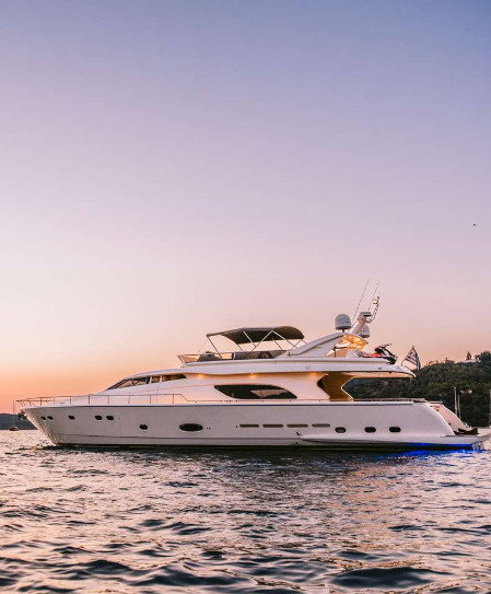 Ferretti 810