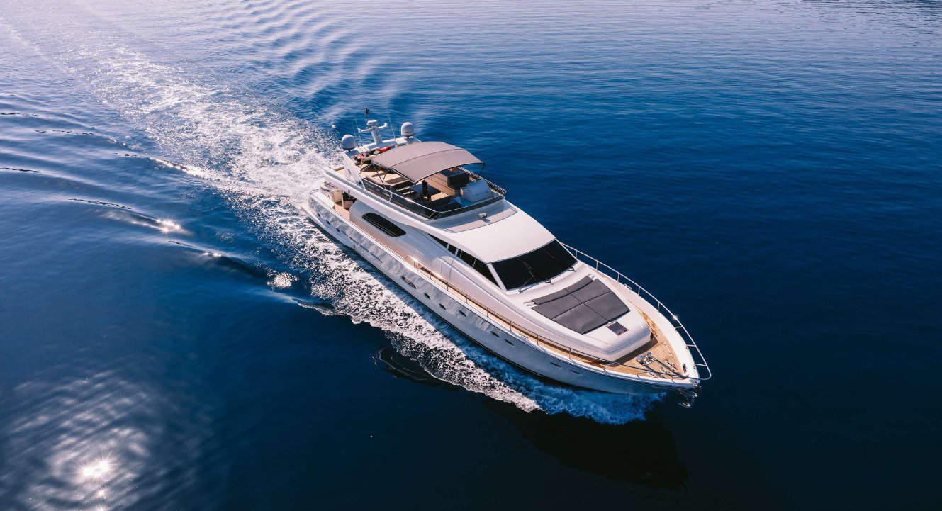 Ferretti 810