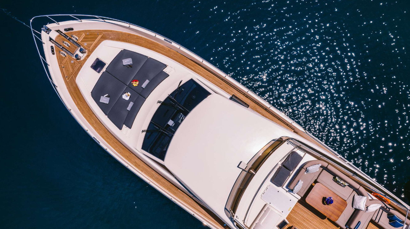 Ferretti 810