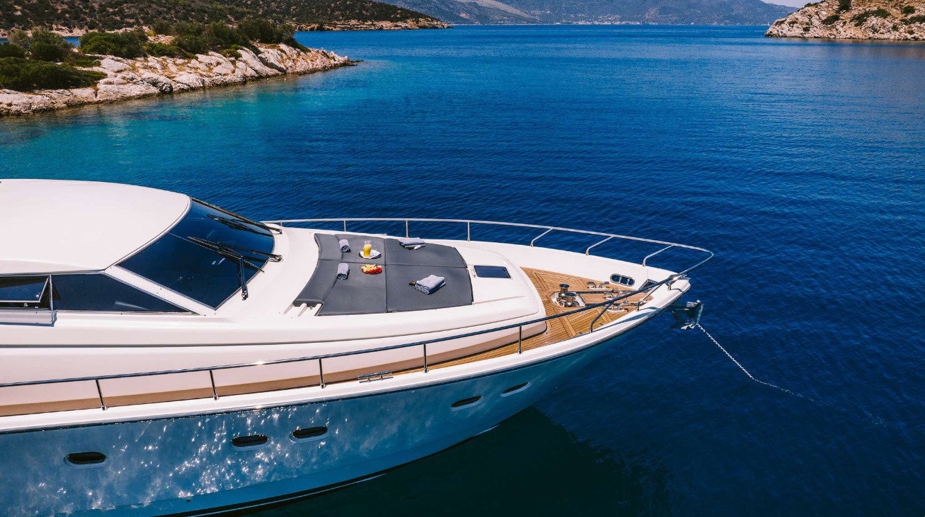 Ferretti 810