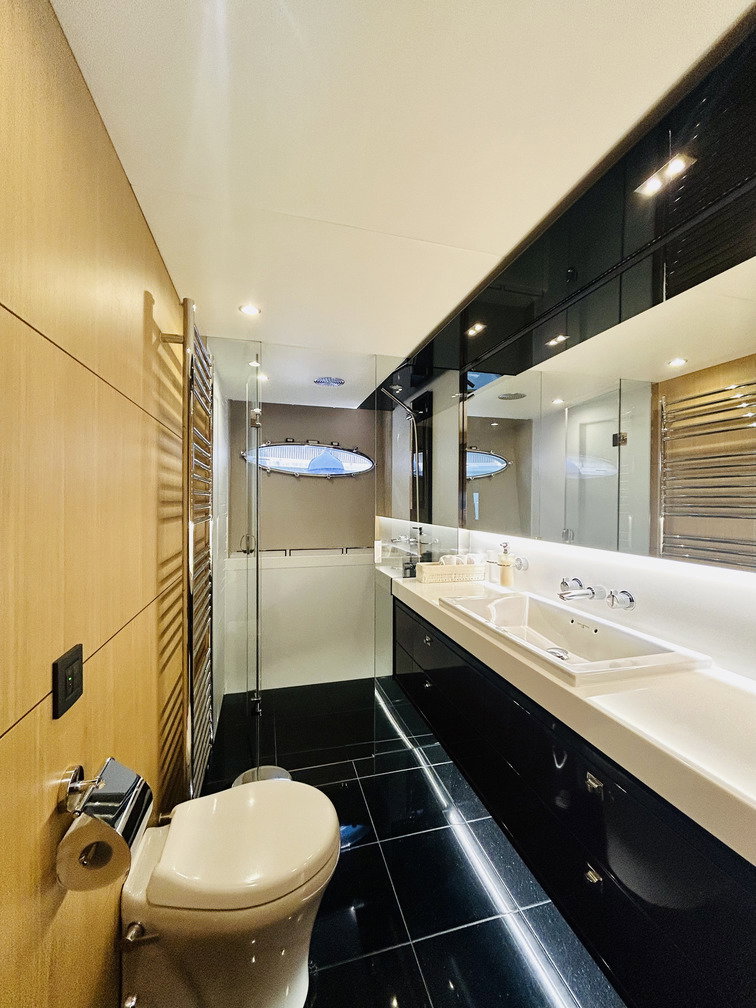 Princess V72