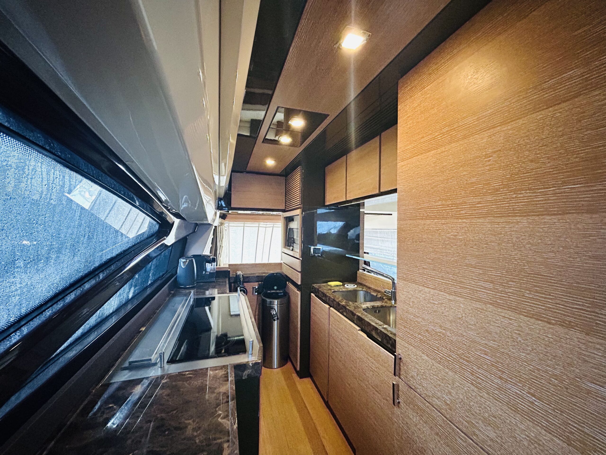 Azimut 70 Fly