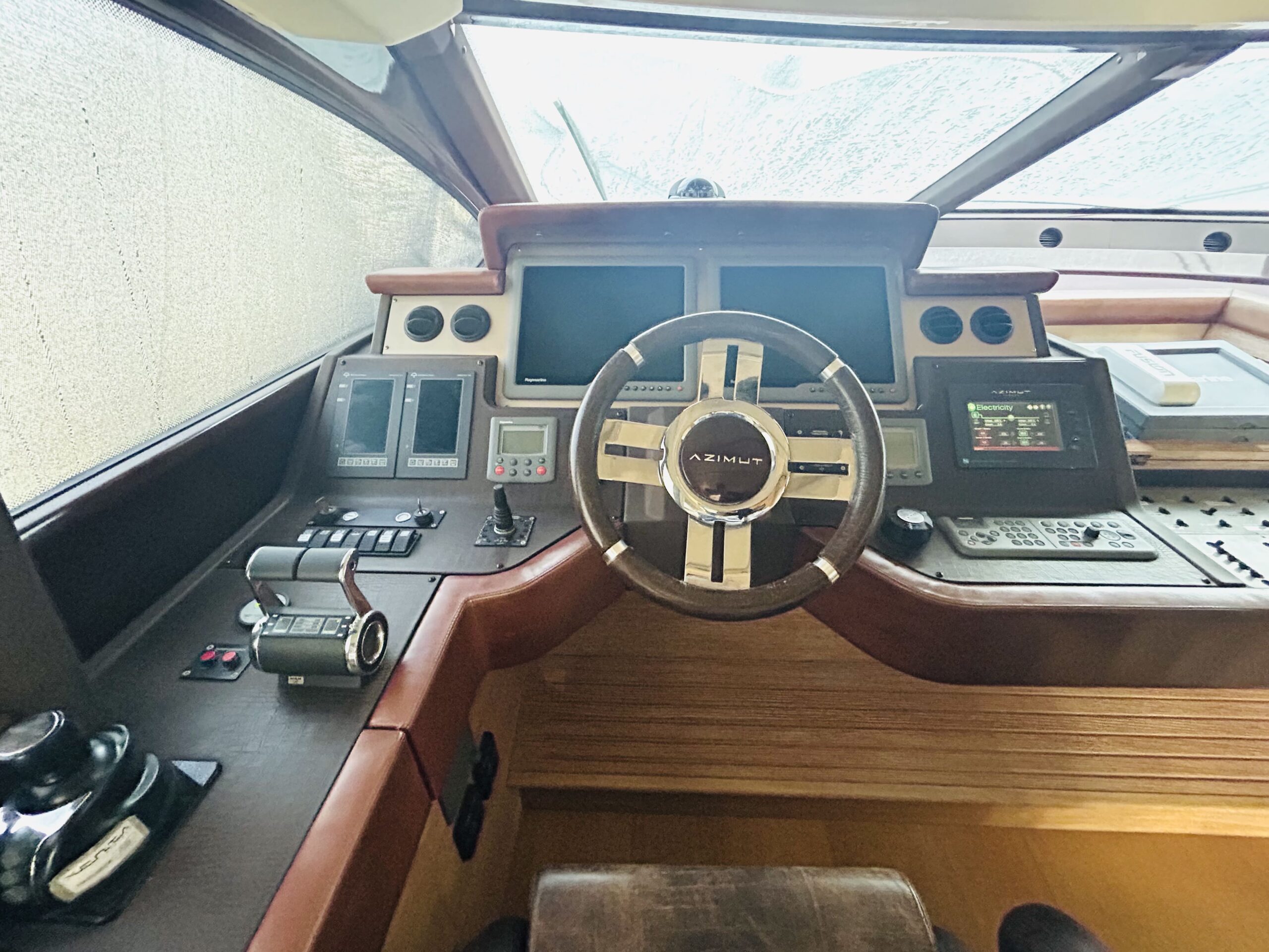 Azimut 70 Fly