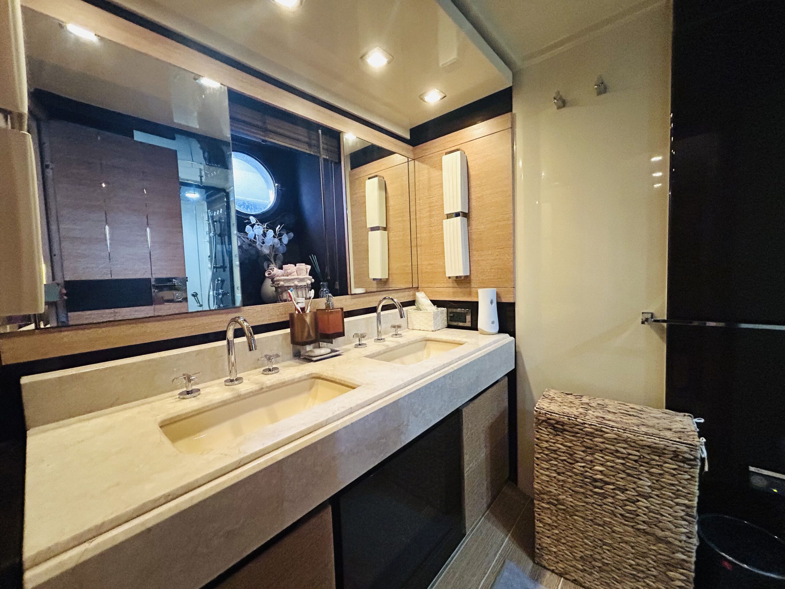 Azimut 70 Fly