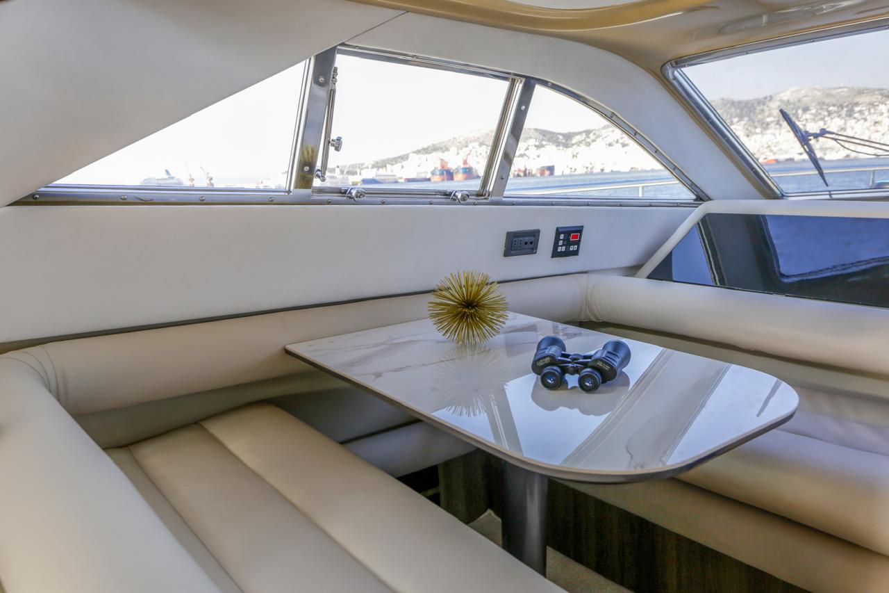 Ferretti 57
