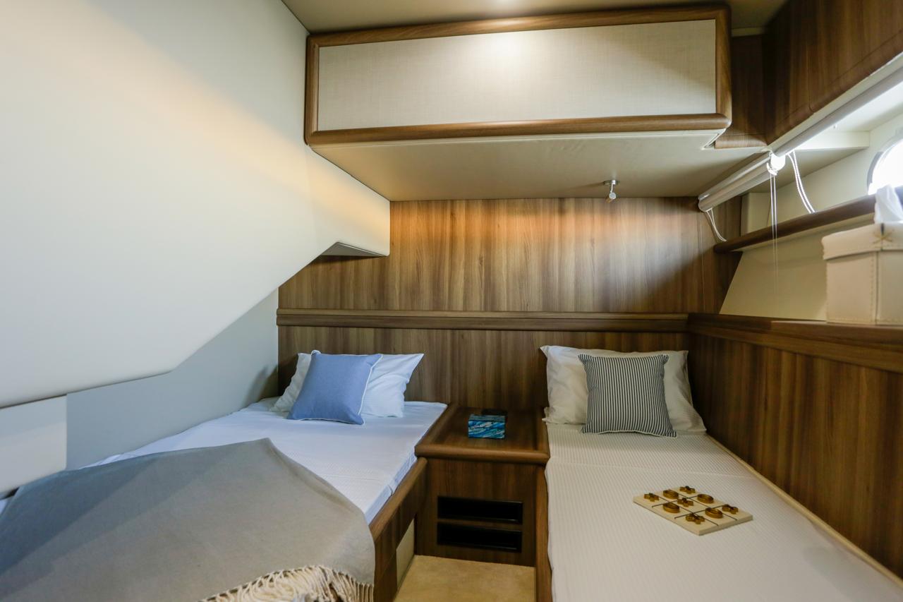 Ferretti 57