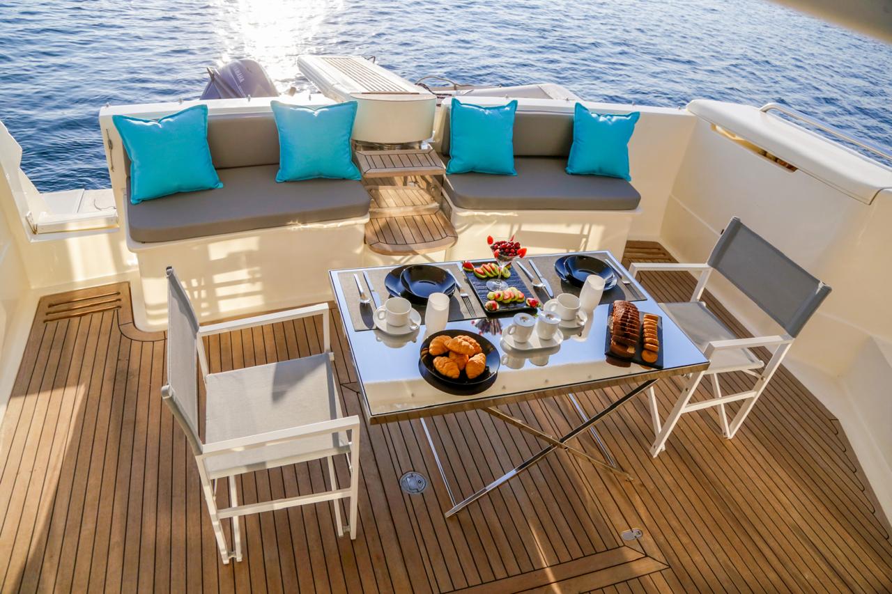 Ferretti 57