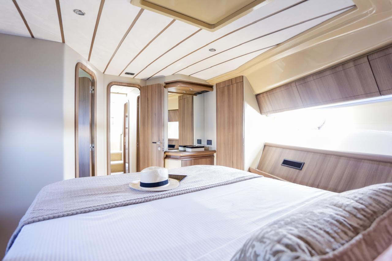 Ferretti 57