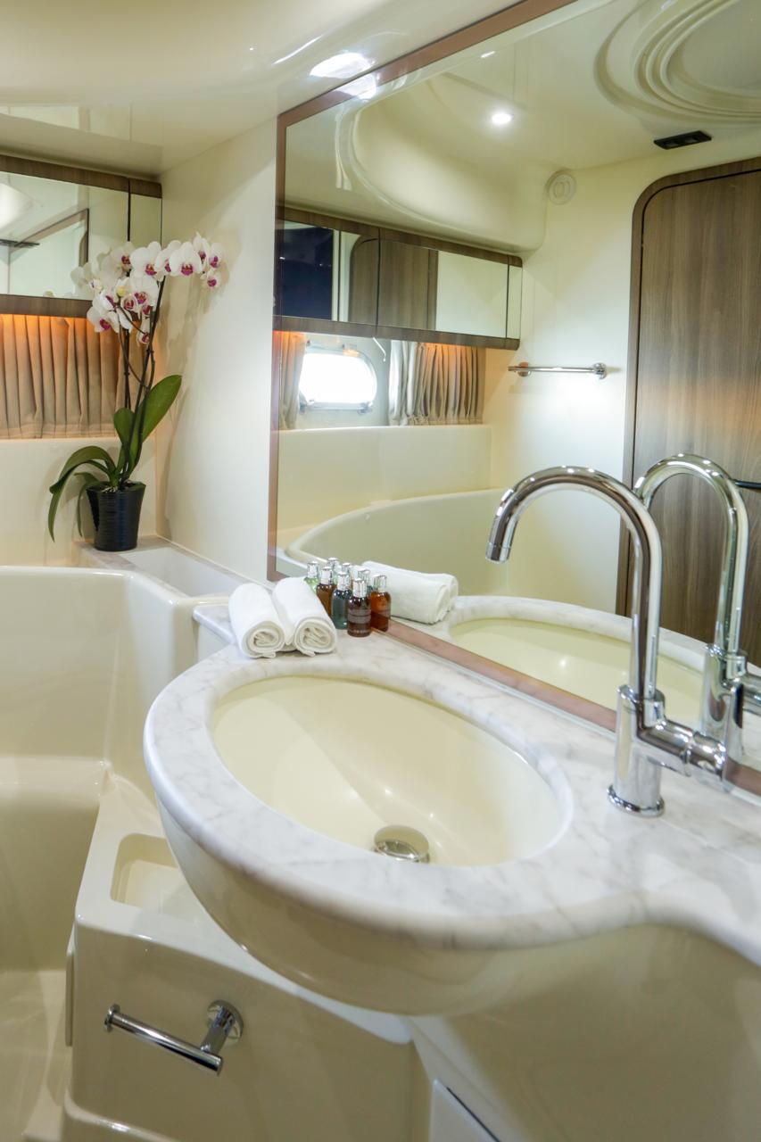 Ferretti 57